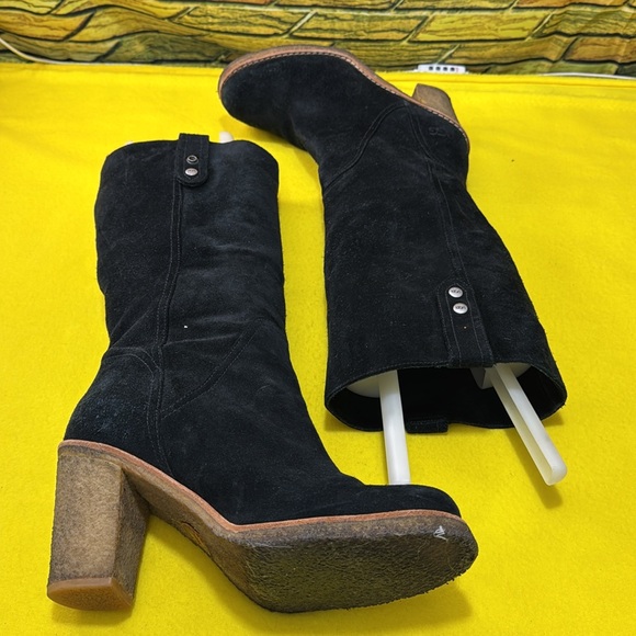 UGG tall mid calf boots - Picture 4 of 8